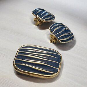 Vintage Weekenders Brooch and Earrings Clip-ons Metal Gold and Navy Wavy Stripes